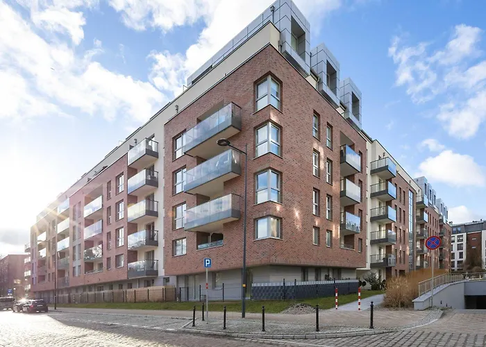 Motlawa River Old By Renters * Gdańsk